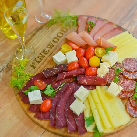 Pinewood Apartament *