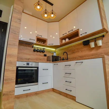 Pinewood Apartment