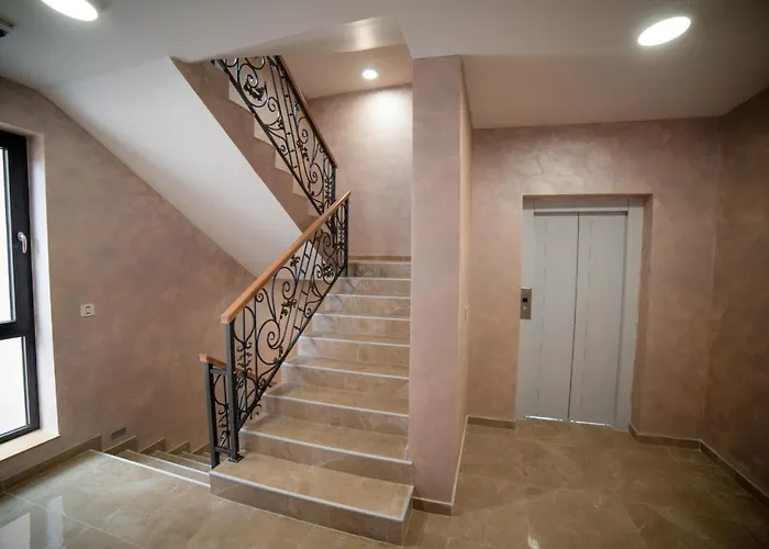 Pinewood ズラティボール