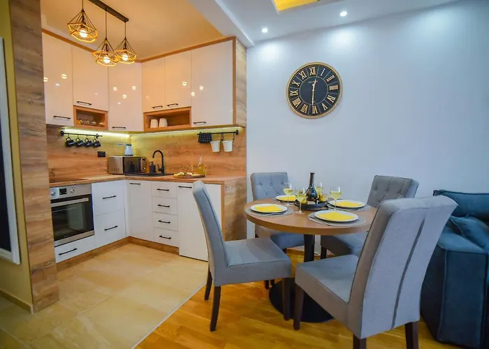 Pinewood ズラティボール